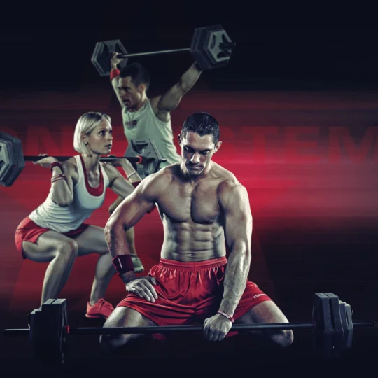 Athletisch-muskulöser Mann im Gym